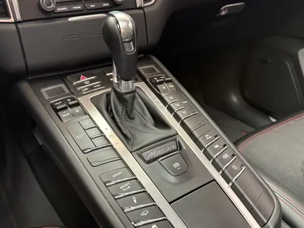 Porsche Macan 2016 - 65000 EUR, 68887 km - AUTO.MOTO.pt - 68887km - foto 15 de 20