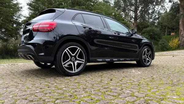 Mercedes-Benz GLA 180 2020 - 25750 EUR, 160000 km - AUTO.MOTO.pt - 160000km - foto 20 de 23
