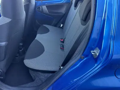 Toyota Aygo 2012 - 7490 EUR, 115000 km - AUTO.MOTO.pt - 115000km - foto 13 de 17