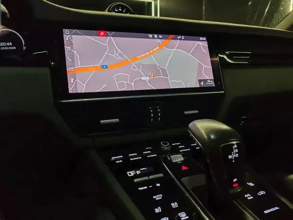 Porsche Cayenne Coupé 2021 - 74750 EUR, 125000 km - AUTO.MOTO.pt - 125000km - foto 24 de 32