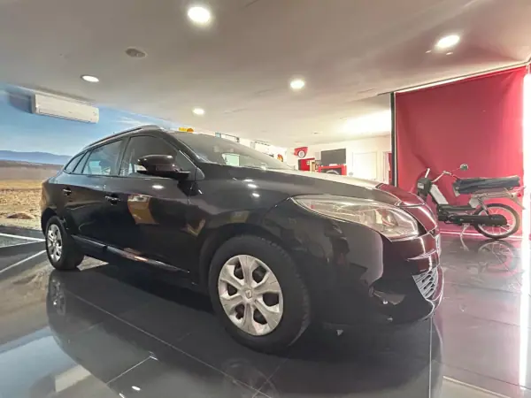 Renault Mégane 2013 - 6990 EUR, 253321 km - AUTO.MOTO.pt - 253321km - foto 7 de 17
