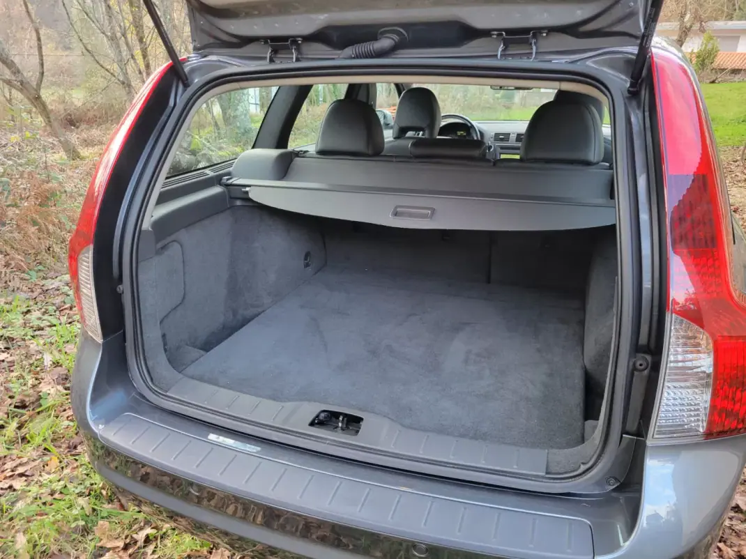 Volvo V50 2012 - 8950 EUR, 155400 km - AUTO.MOTO.pt - 155400km - foto 24 de 27