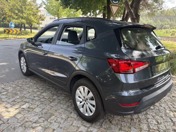 SEAT Arona 2025 - 22000 EUR, 10000 km - AUTO.MOTO.pt - 10000km - foto 8 de 27