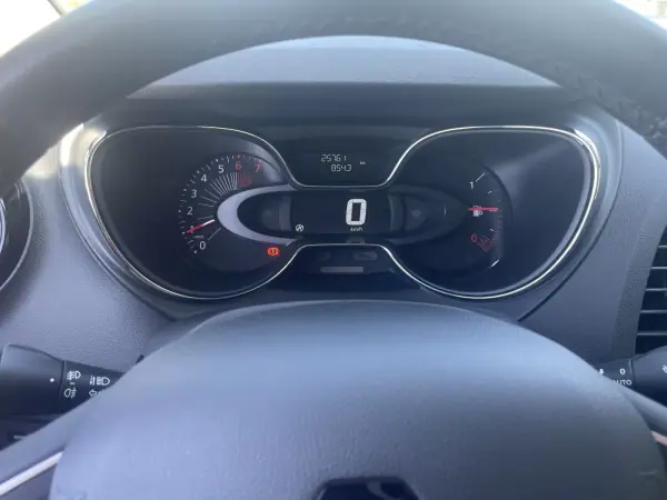 Renault Captur 2016 - 14000 EUR, 25000 km - 25000km - foto 10 de 12