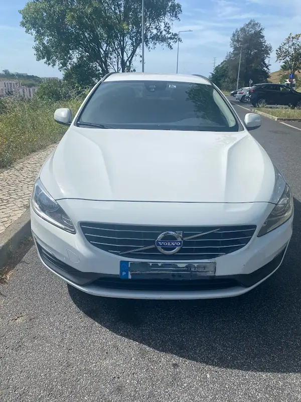 Volvo V60 2015 - 9500 EUR, 206100 km - AUTO.MOTO.pt - 206100km - foto 8 de 14
