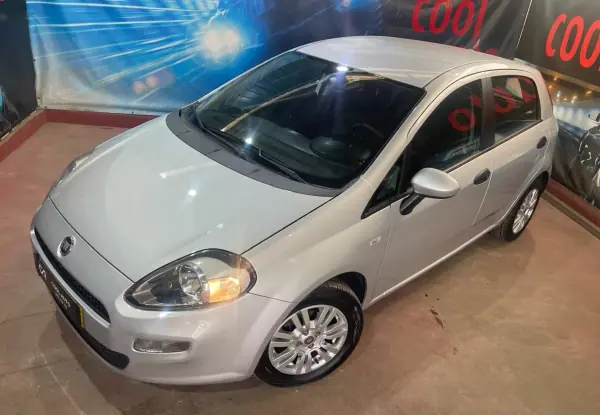 Fiat Punto 2015 - 6250 EUR, 198000 km - AUTO.MOTO.pt - 198000km - foto 6 de 31