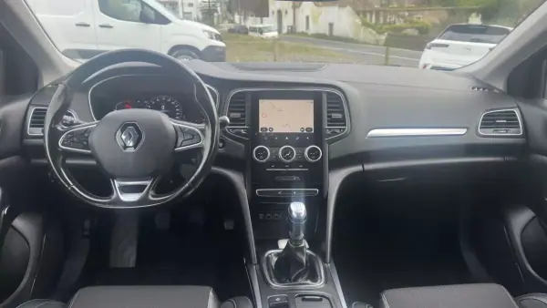 Renault Mégane Sport Tourer 2021 - 15900 EUR, 140000 km - AUTO.MOTO.pt - 140000km - foto 7 de 21