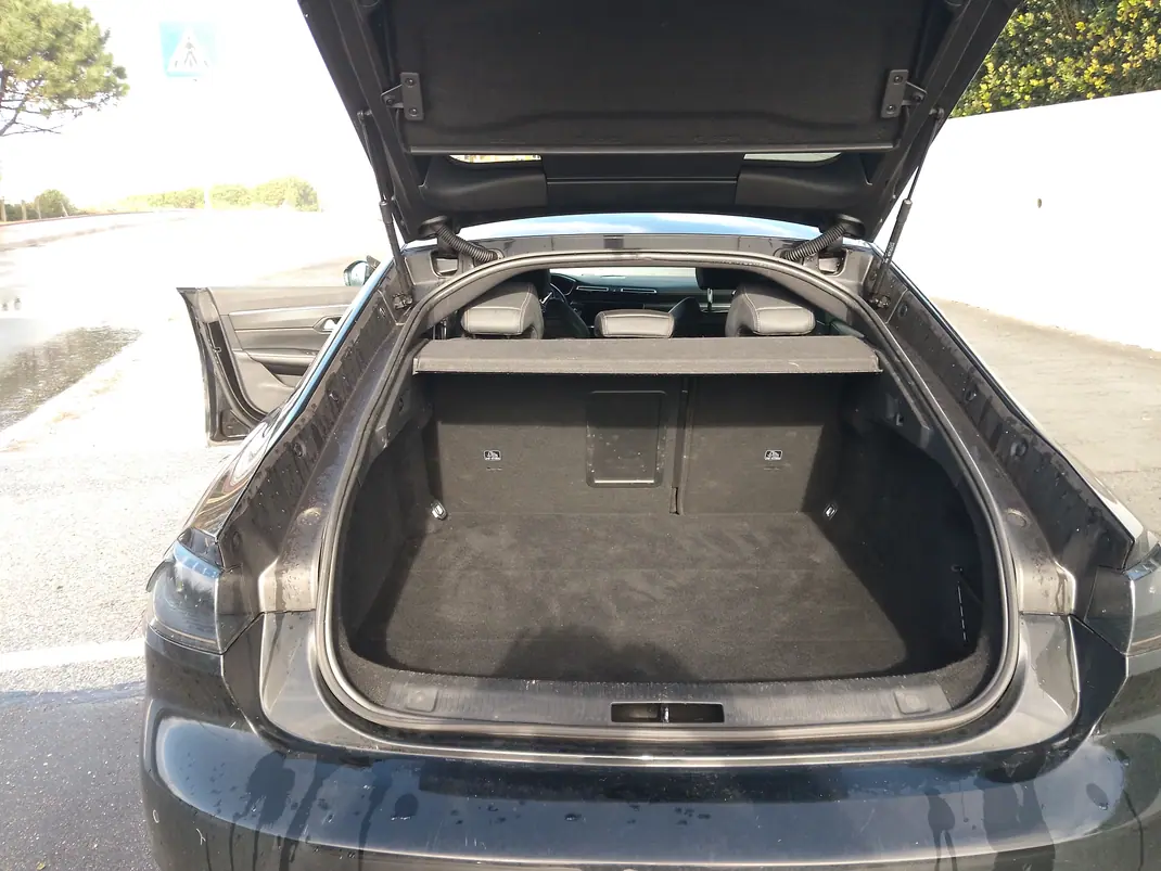 Peugeot 508 SW 2022 - 25000 EUR, 128000 km - AUTO.MOTO.pt - 128000km - foto 8 de 8