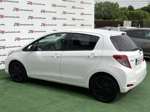 Toyota Yaris 2014 - 9990 EUR, 149000 km - AUTO.MOTO.pt - 149000km - foto 10 de 19