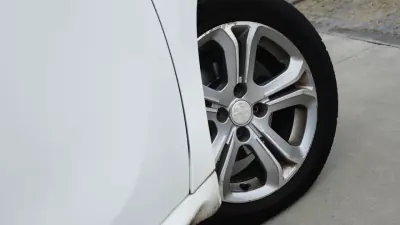 Peugeot 208 2015 - 9500 EUR, 210000 km - AUTO.MOTO.pt - 210000km - foto 22 de 25