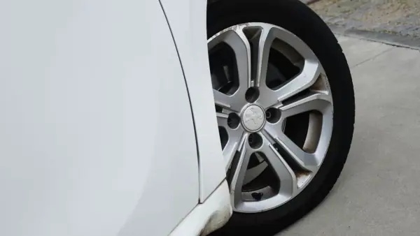 Peugeot 208 2015 - 9500 EUR, 210000 km - AUTO.MOTO.pt - 210000km - foto 22 de 25
