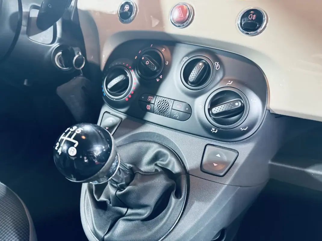 Fiat 500 2015 - 9250 EUR, 126650 km - AUTO.MOTO.pt - 126650km - foto 14 de 26