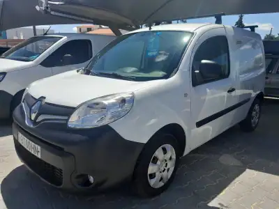 Renault 1.5 dCi Confort S/S 2018 - 10900 EUR, 173000 km - AUTO.MOTO.pt - 173000km - foto 4 de 16