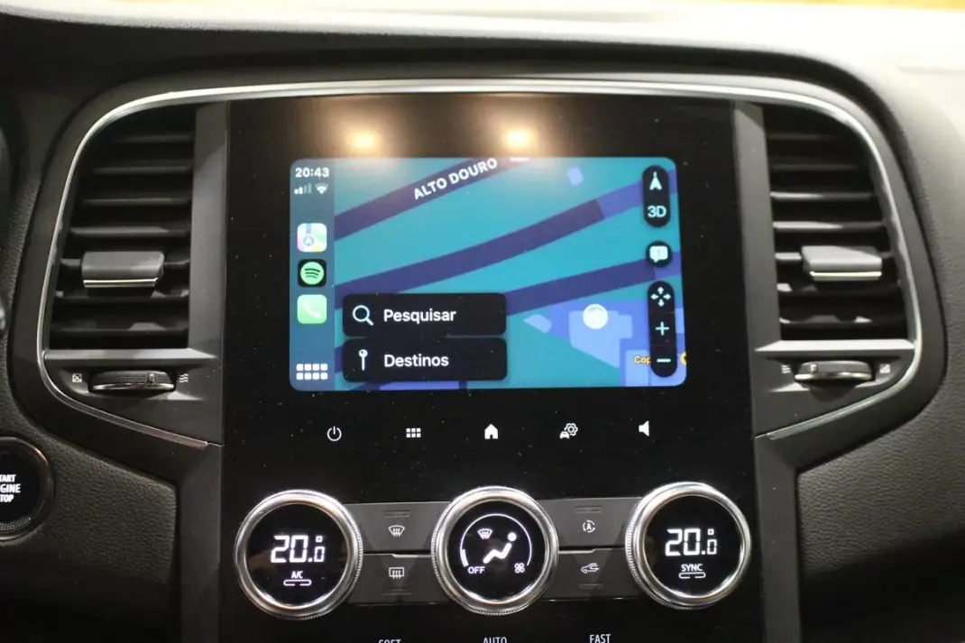 Renault Mégane Sport Tourer 2022 - 16250 EUR, 167000 km - AUTO.MOTO.pt - 167000km - foto 28 de 32