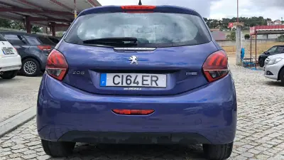 Peugeot 208 2016 - 9450 EUR, 107121 km - AUTO.MOTO.pt - 107121km - foto 6 de 11