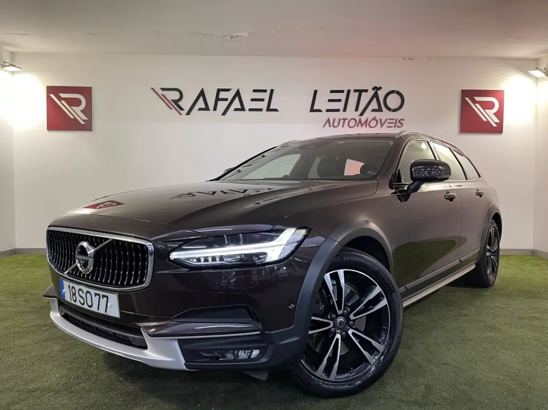 Volvo V90 Cross Country 2017 - 23500 EUR, 213000 km - AUTO.MOTO.pt - 213000km - foto 1 de 44