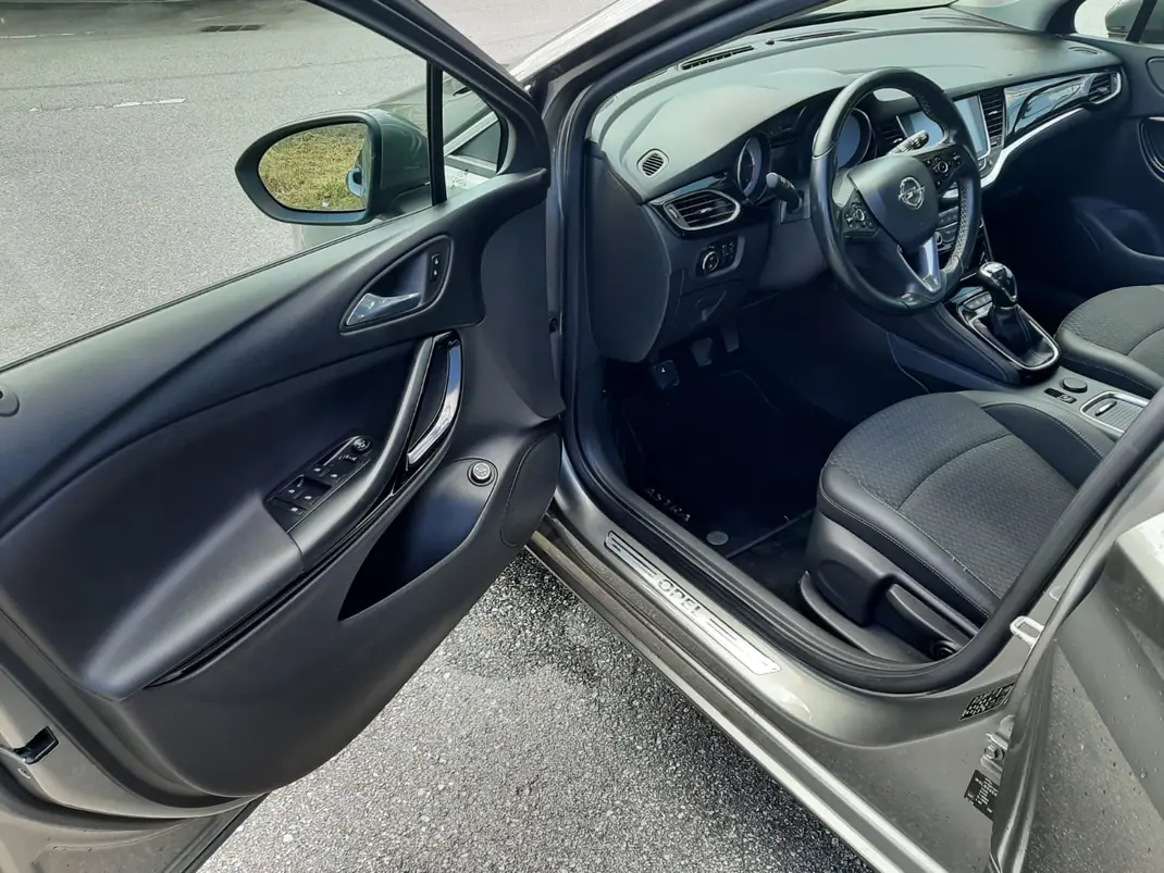 Opel Astra Sports Tourer 2016 - 9500 EUR, 234547 km - AUTO.MOTO.pt - 234547km - foto 5 de 9