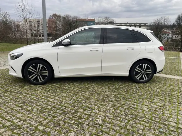 Mercedes-Benz B 250 2022 - 29500 EUR, 116000 km - AUTO.MOTO.pt - 116000km - foto 2 de 13
