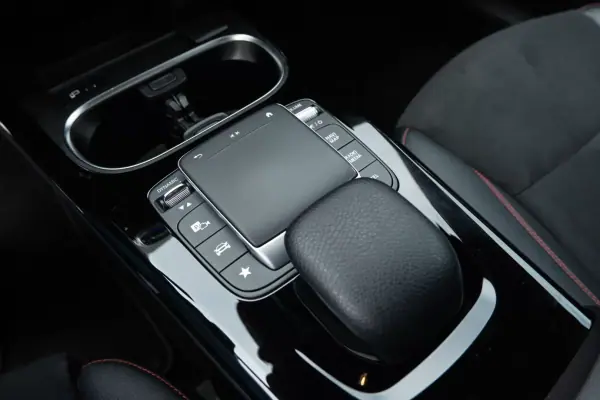 Mercedes-Benz A 250e Limousine 2022 - 27500 EUR, 116915 km - AUTO.MOTO.pt - 116915km - foto 21 de 26