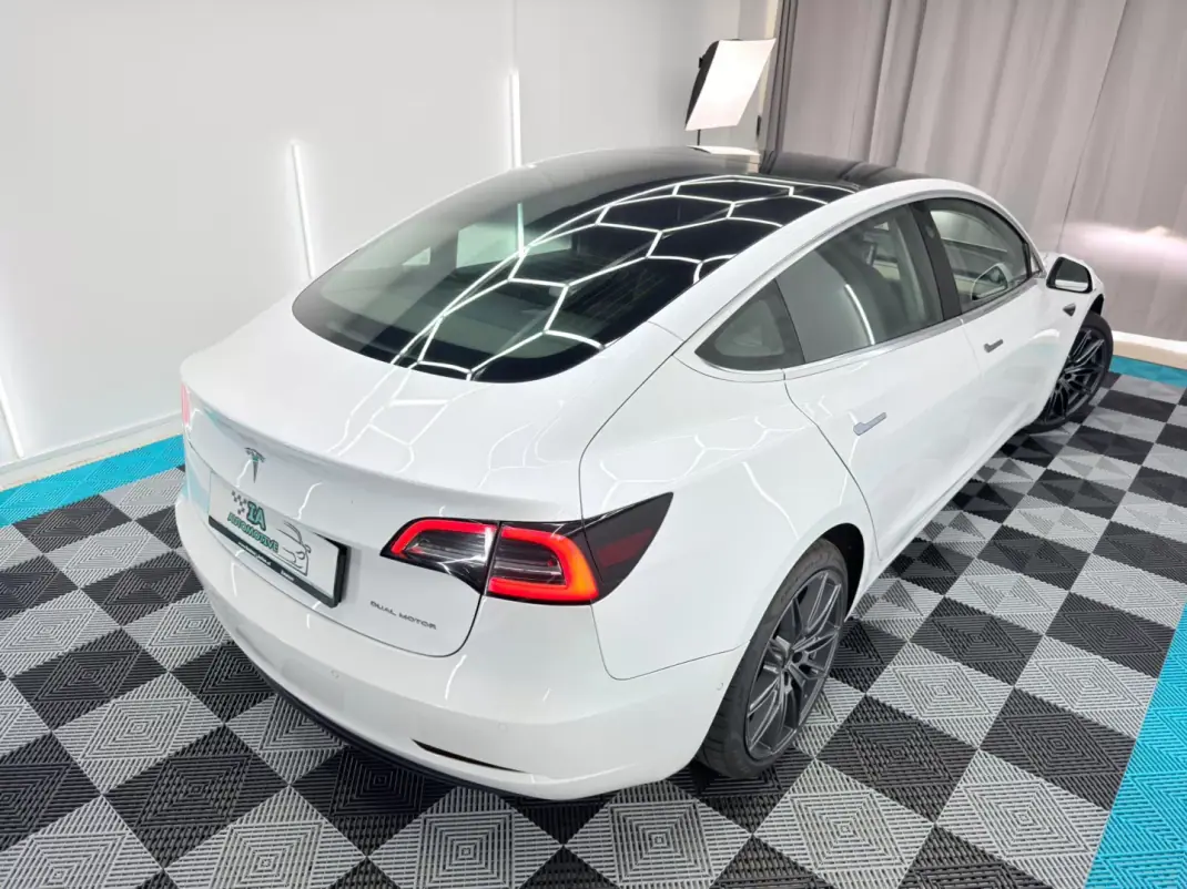 Tesla Model 3 2019 - 22750 EUR, 159999 km - AUTO.MOTO.pt - 159999km - foto 8 de 23