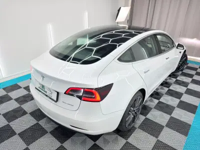 Tesla Model 3 2019 - 22750 EUR, 159999 km - AUTO.MOTO.pt - 159999km - foto 8 de 23