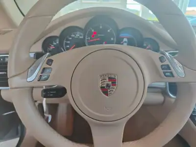Porsche Panamera 2012 - 41990 EUR, 58000 km - AUTO.MOTO.pt - 58000km - foto 28 de 42