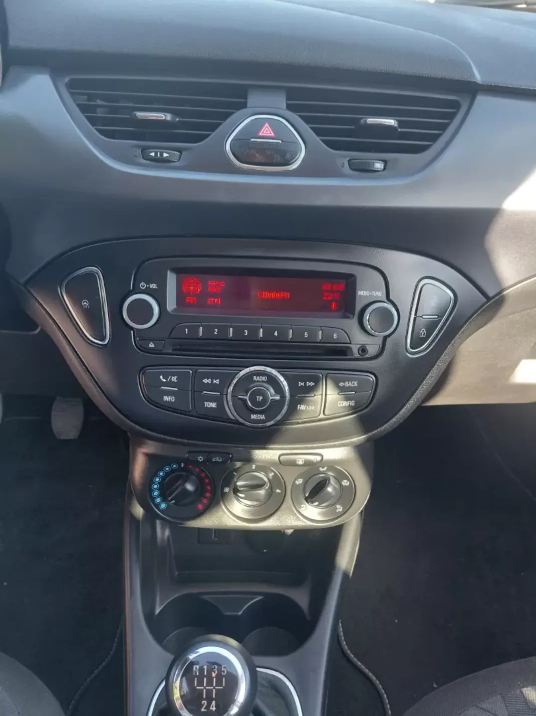 Opel Corsa 2019 - 10900 EUR, 70000 km - AUTO.MOTO.pt - 70000km - foto 7 de 12