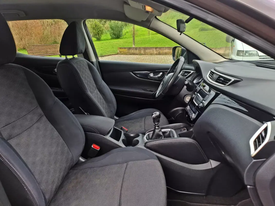 Nissan Qashqai 2015 - 13000 EUR, 125000 km - AUTO.MOTO.pt - 125000km - foto 22 de 22