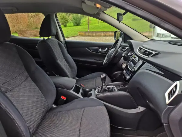 Nissan Qashqai 2015 - 13000 EUR, 125000 km - AUTO.MOTO.pt - 125000km - foto 22 de 22