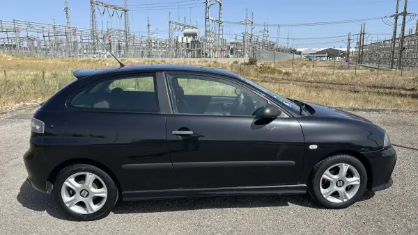 SEAT Ibiza 2008 - 3950 EUR, 125000 km - AUTO.MOTO.pt - 125000km - foto 5 de 23
