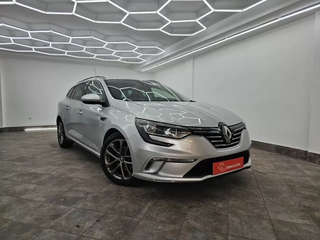 Renault Mégane Sport Tourer 2019 - 11950 EUR, 286730 km - 286730km - foto 2 de 52