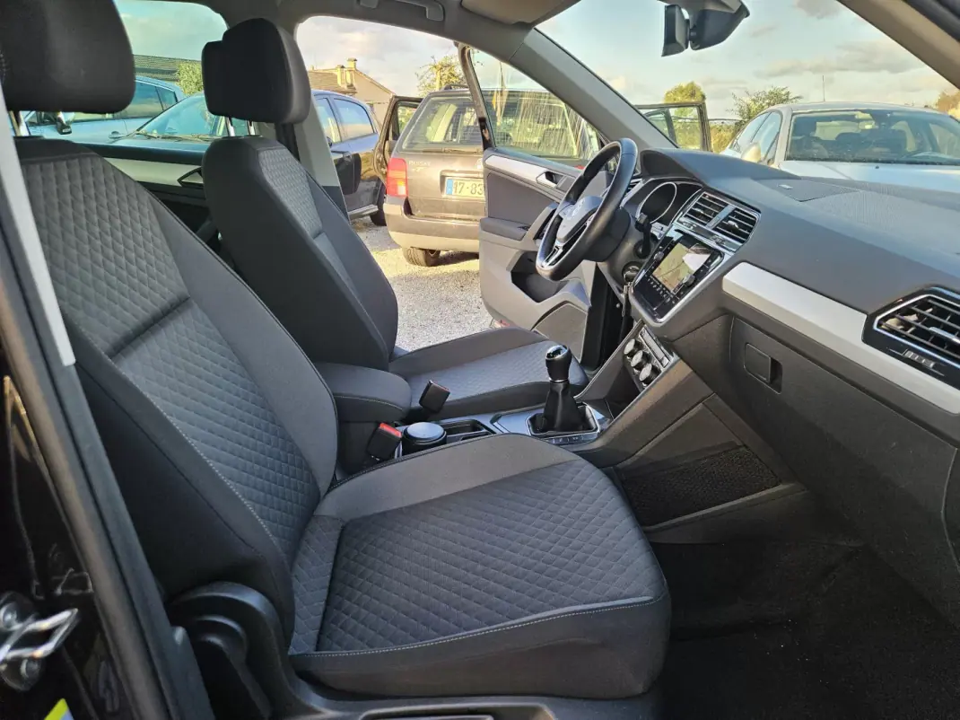 Volkswagen Tiguan 2019 - 24500 EUR, 49800 km - AUTO.MOTO.pt - 49800km - foto 16 de 17