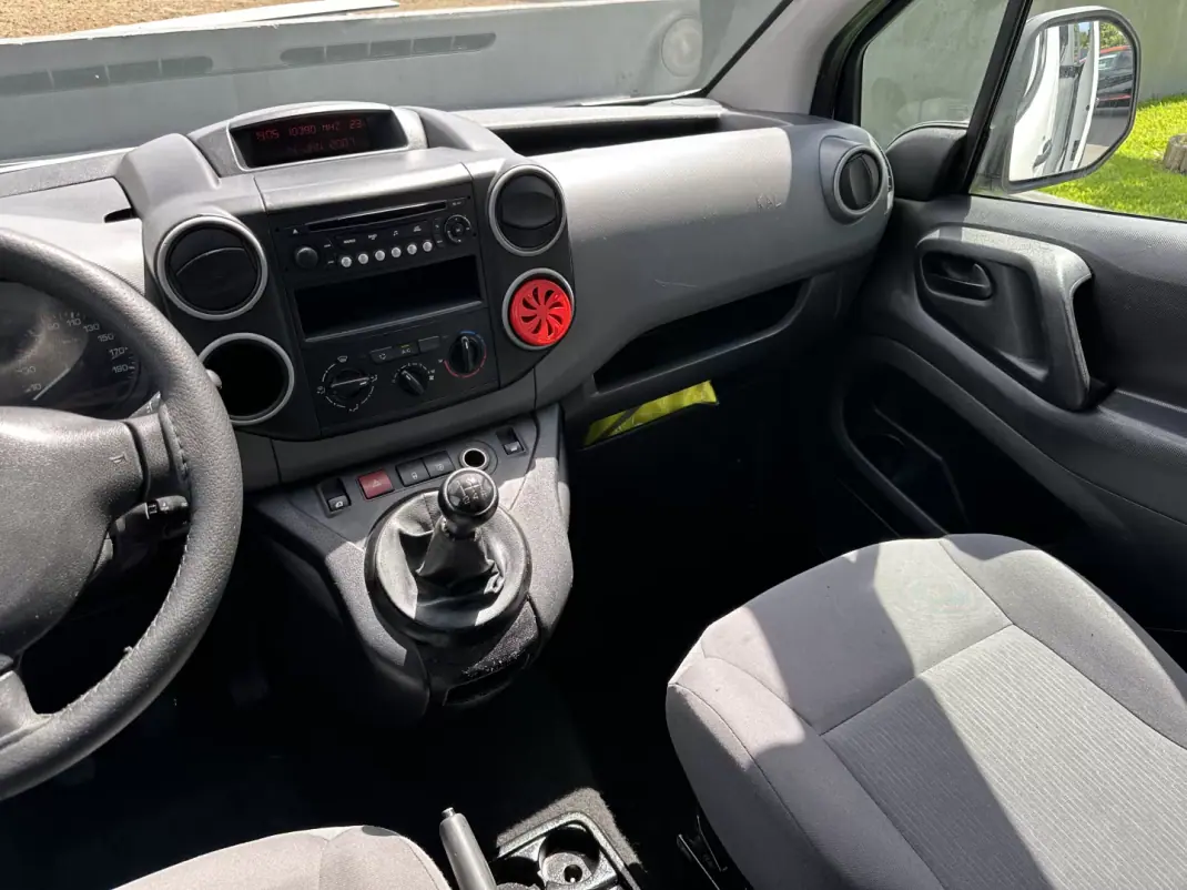 Peugeot PARTNER 1.6 HDI L2 2015 - 6500 EUR, 120000 km - AUTO.MOTO.pt - 120000km - foto 46 de 52