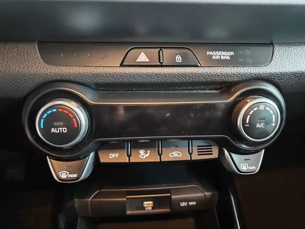 Kia Stonic 2021 - 14950 EUR, 29990 km - AUTO.MOTO.pt - 29990km - foto 28 de 33