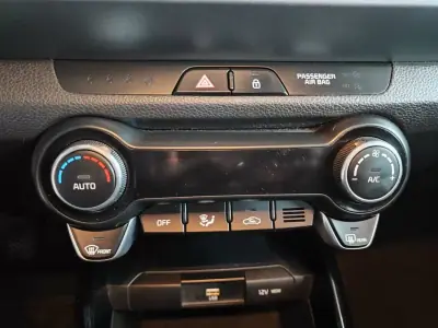 Kia Stonic 2021 - 14950 EUR, 29990 km - AUTO.MOTO.pt - 29990km - foto 28 de 33