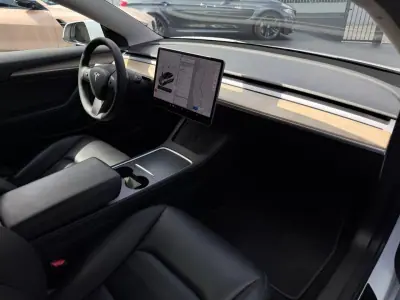 Tesla Model 3 2021 - 24900 EUR, 142000 km - AUTO.MOTO.pt - 142000km - foto 10 de 10