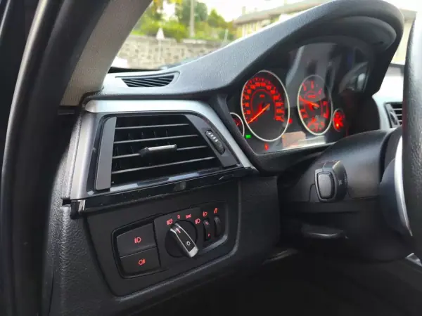 BMW 320 2012 - 13900 EUR, 320000 km - AUTO.MOTO.pt - 320000km - foto 18 de 37