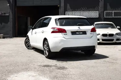 Peugeot 308 2016 - 11250 EUR, 241177 km - AUTO.MOTO.pt - 241177km - foto 8 de 22