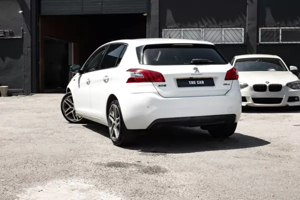 Peugeot 308 2016 - 11250 EUR, 241177 km - AUTO.MOTO.pt - 241177km - foto 8 de 22