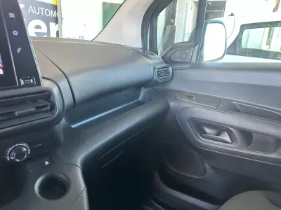 Peugeot Partner 2019 - 13900 EUR, 180422 km - AUTO.MOTO.pt - 180422km - foto 19 de 28