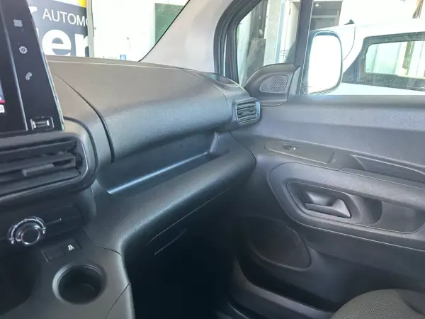 Peugeot Partner 2019 - 13900 EUR, 180422 km - AUTO.MOTO.pt - 180422km - foto 19 de 28