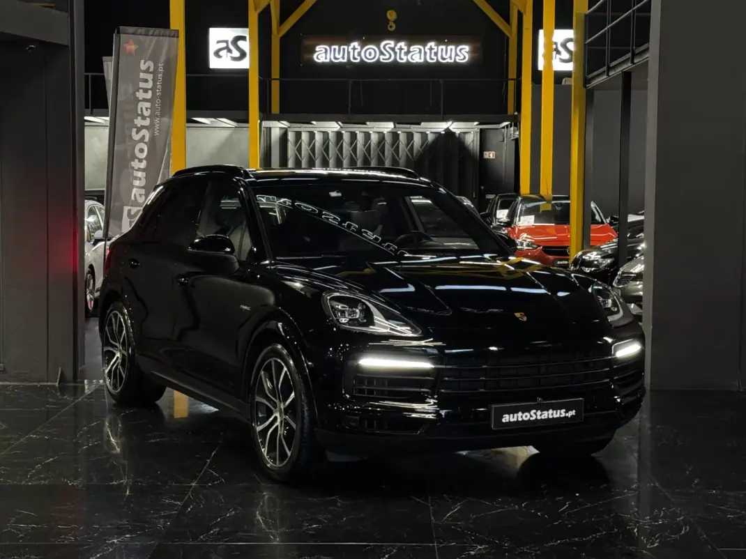 Porsche Cayenne 2021 - 74990 EUR, 85200 km - AUTO.MOTO.pt - 85200km - foto 1 de 37