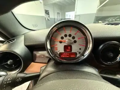 MINI Cooper 2010 - 9250 EUR, 175000 km - AUTO.MOTO.pt - 175000km - foto 6 de 10