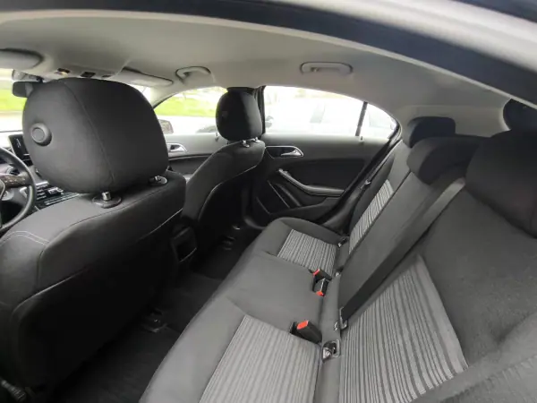 Mercedes-Benz A 180 2013 - 14900 EUR, 169000 km - AUTO.MOTO.pt - 169000km - foto 10 de 10