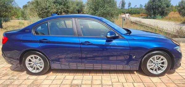 BMW 330 2018 - 15900 EUR, 231000 km - AUTO.MOTO.pt - 231000km - foto 3 de 15