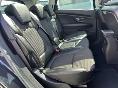 Renault Scénic 2016 - 10900 EUR, 220000 km - AUTO.MOTO.pt - 220000km - foto 62 de 66