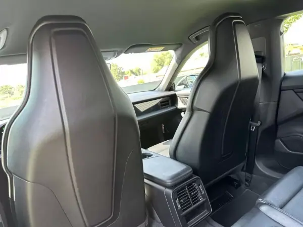 Porsche Taycan 2022 - 67900 EUR, 90000 km - AUTO.MOTO.pt - 90000km - foto 47 de 60