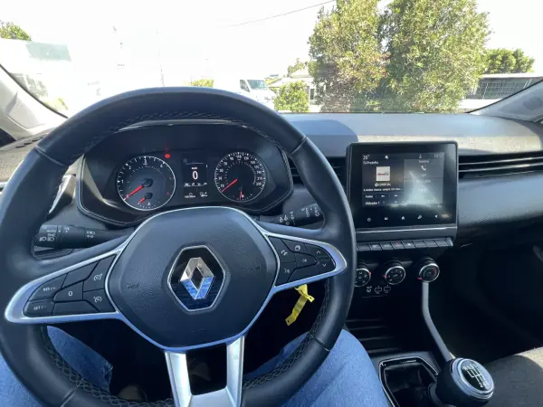Renault Clio 2021 - 14990 EUR, 143100 km - AUTO.MOTO.pt - 143100km - foto 7 de 15