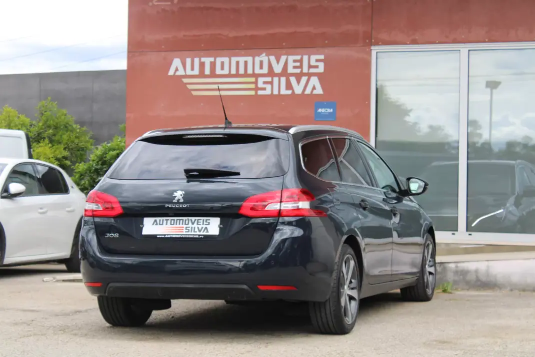 Peugeot 308 SW 2020 - 14990 EUR, 130000 km - AUTO.MOTO.pt - 130000km - foto 10 de 25