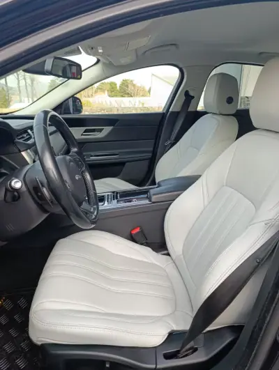 Jaguar XF 2017 - 19900 EUR, 173000 km - AUTO.MOTO.pt - 173000km - foto 9 de 19
